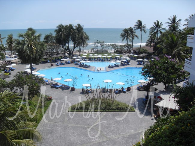 Outdoor_Pool-Holiday-Inn-thailand